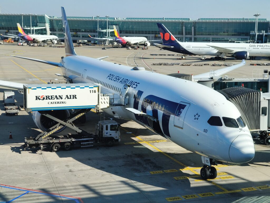首爾仁川機場的波蘭航空客機