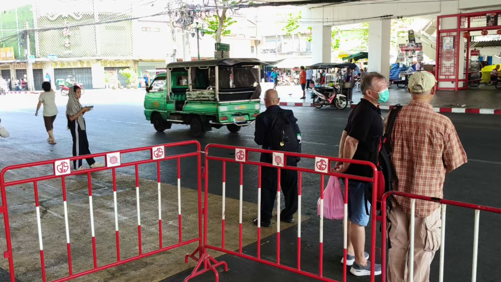 「曼谷街頭雙條車：出國自由行如何搞定當地交通與搭乘攻略」