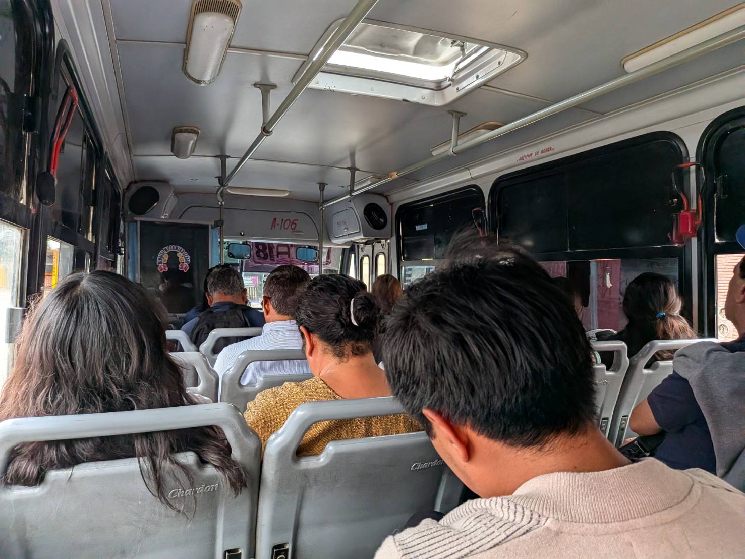 瓦哈卡私營公車內