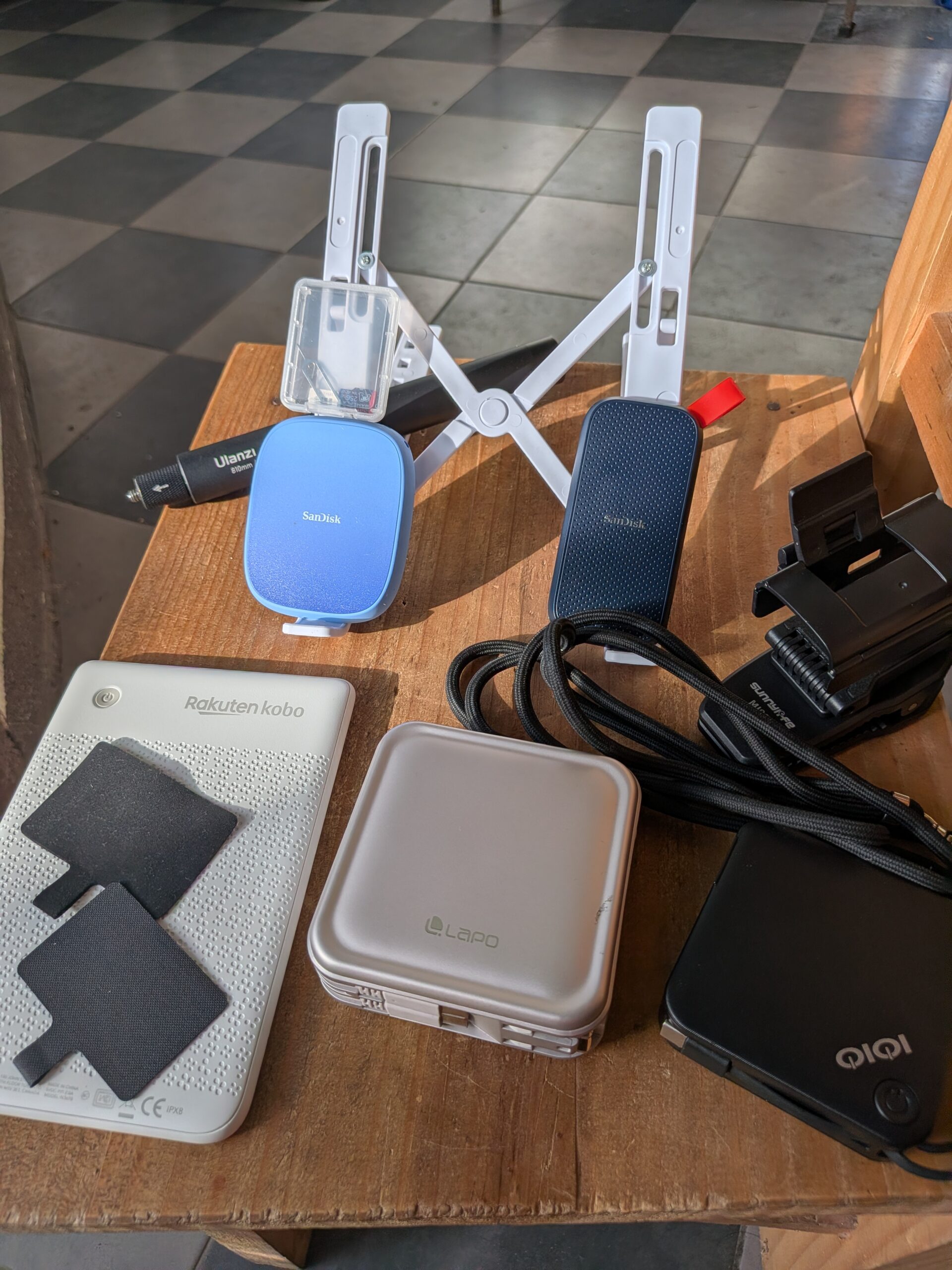 海外長天數旅行隨身電子用品與裝備配置